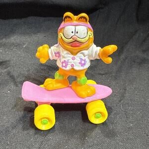Vintage 1988 Garfield in Pink on Skateboard McDonalds #3 Happy Meal Toy 3" Tall